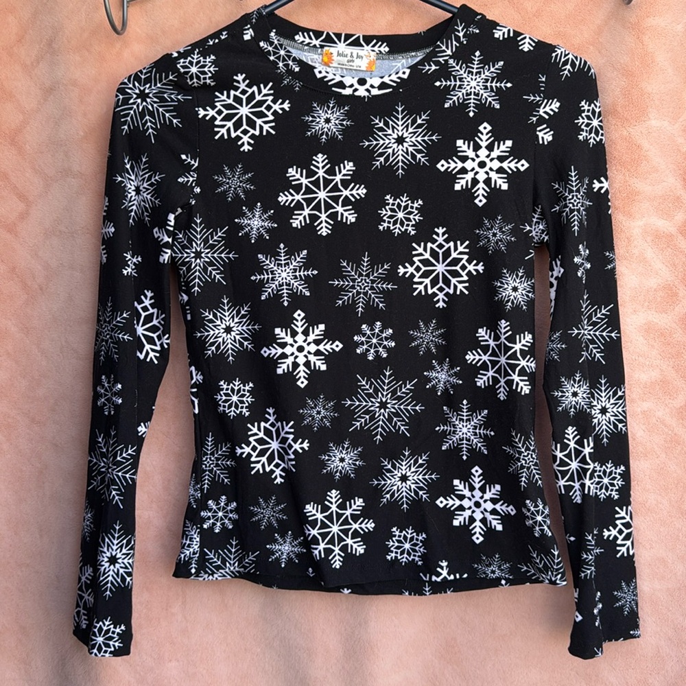 Girls Size L Snowflake Shirt NWOT